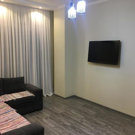 Apartment On Khimshiashvili 11A Batumi Bagian luar foto