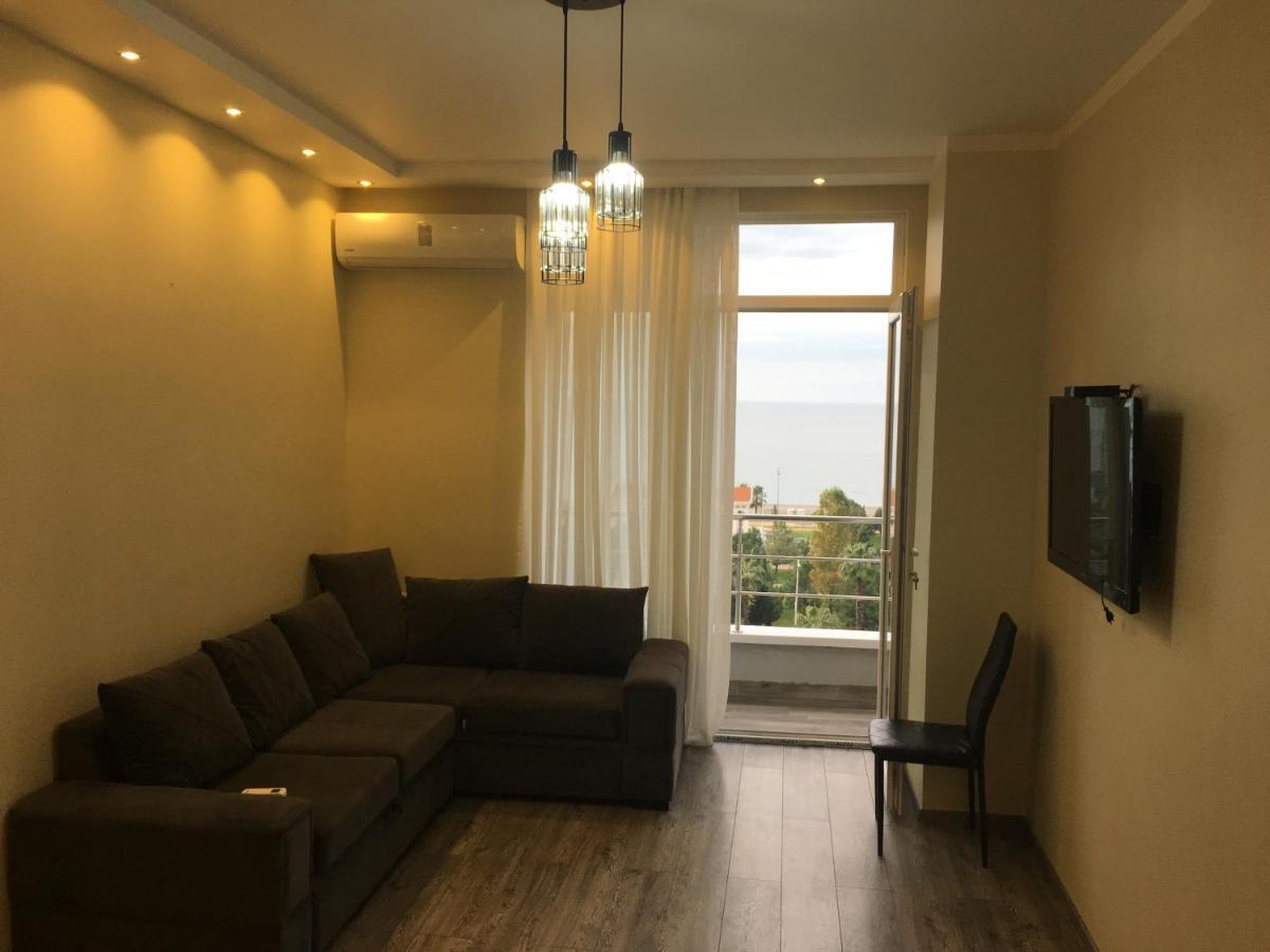Apartment On Khimshiashvili 11A Batumi Bagian luar foto