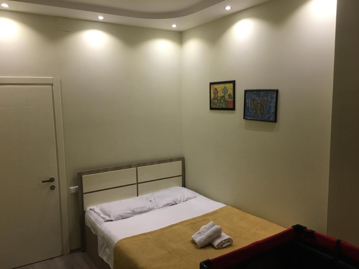 Apartment On Khimshiashvili 11A Batumi Bagian luar foto