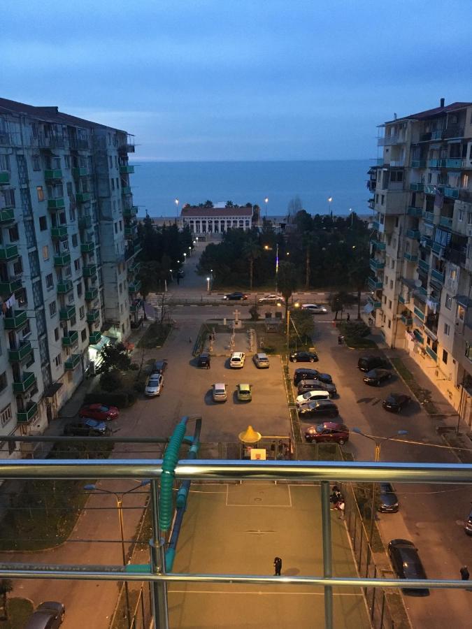 Apartment On Khimshiashvili 11A Batumi Bagian luar foto